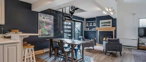 Televisión, chimenea y oficina