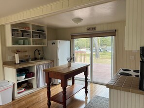 Fridge, microwave, oven, stovetop - Cozy Cabin located minutes from Whitefish Dunes Park (Sturgeon Bay)