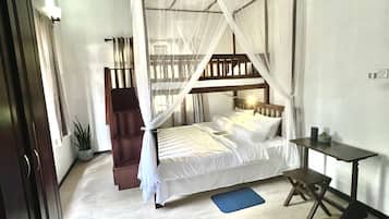 4 bedrooms, desk, iron/ironing board, WiFi