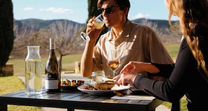 Vineyard Stay with private hot tub