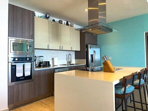 Fridge, microwave, oven, stovetop