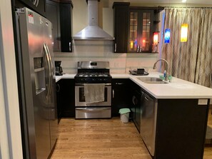 Refrigerador, microondas, horno y parrilla de estufa 