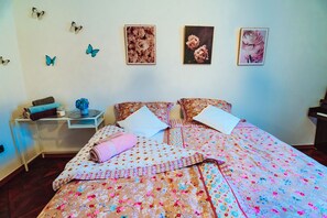 2 chambres, coffres-forts dans les chambres, bureau