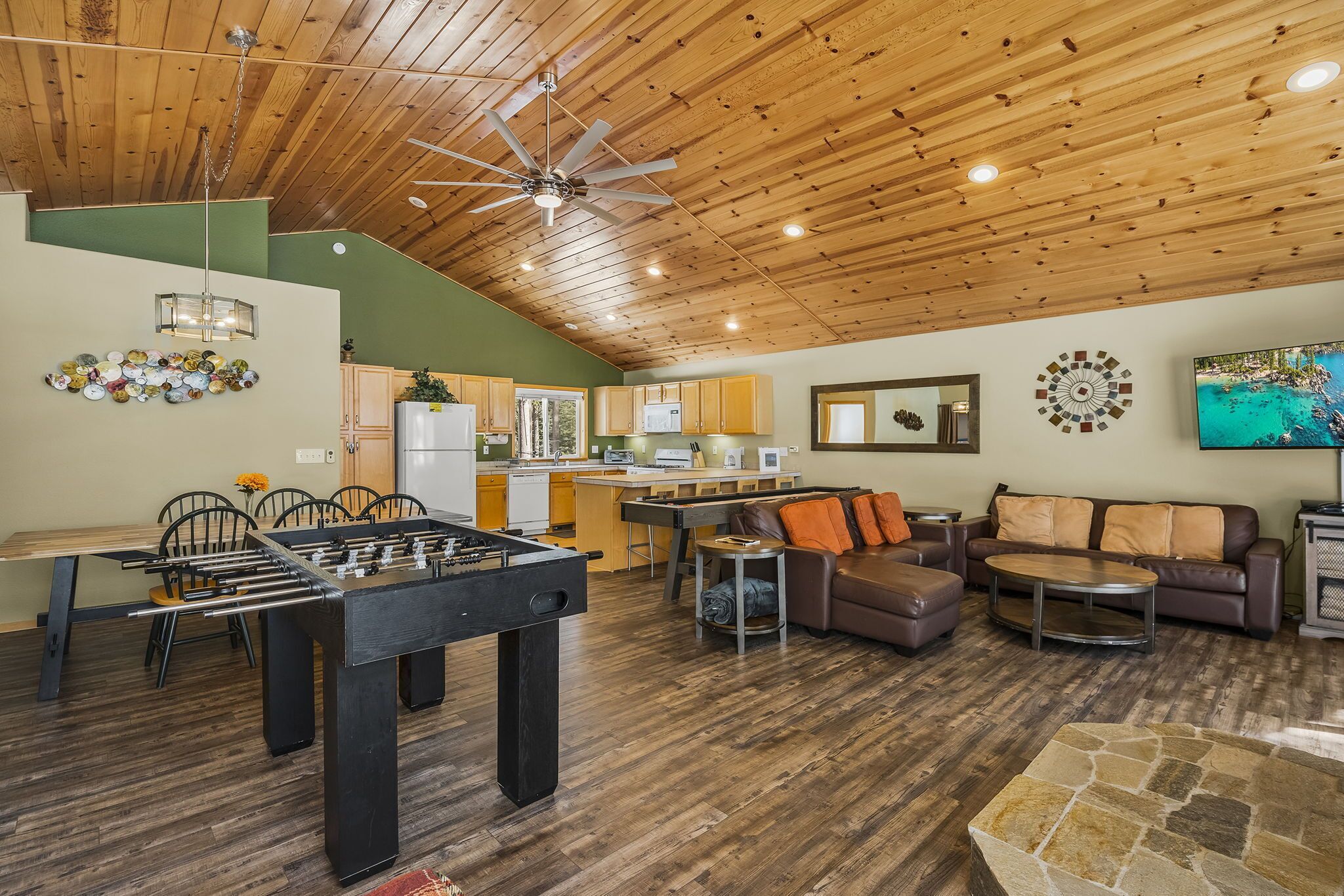 Donner Lake Oasis W/Private Hot Tub, Short drive to the lake and resorts.