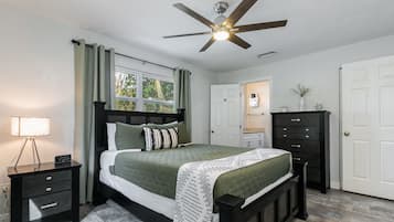 3 bedrooms, desk, iron/ironing board, travel crib