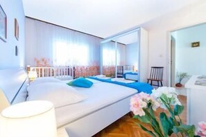 Casa | 3 habitaciones, tabla de planchar con plancha y wifi gratis 