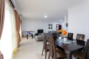 Apartamento, varias camas | Restauración