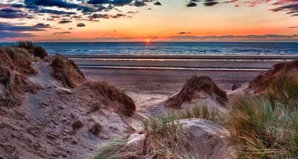 Charming 2-bed Cottage in Formby, Liverpool