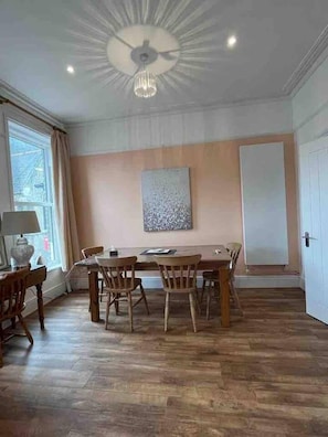 Appartement, plusieurs lits | Restauration