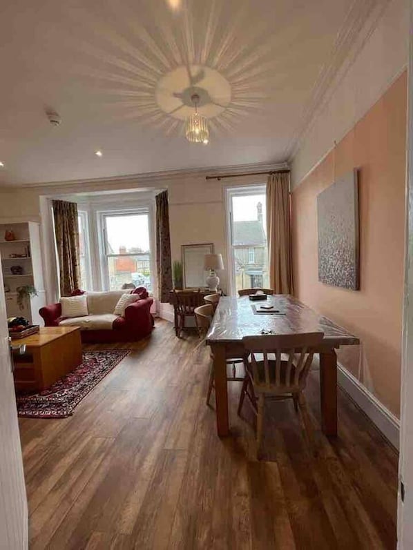 Appartement, plusieurs lits | Restauration