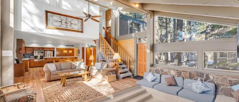 コンドミニアム 3 ベッドルーム | リビング エリア