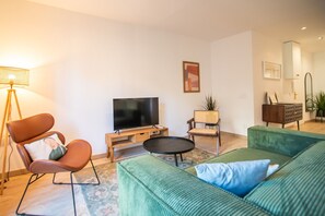 TV - 12CRC1038 - Refurbished Big & Cozy Apartment (Barcelona)