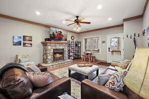 TV, fireplace - Charming Townhome Near Grandfather Mountain (Banner Elk)