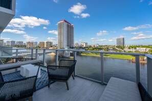 Property grounds - Luxurious Duplex Condo with Beach Service (Hollywood)