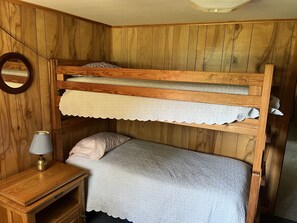 4 bedrooms, free WiFi, bed sheets