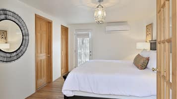 1 bedroom, iron/ironing board, travel crib, WiFi