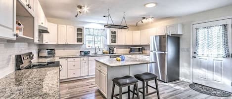 Frigorífic, microones, forn i placa de cuina