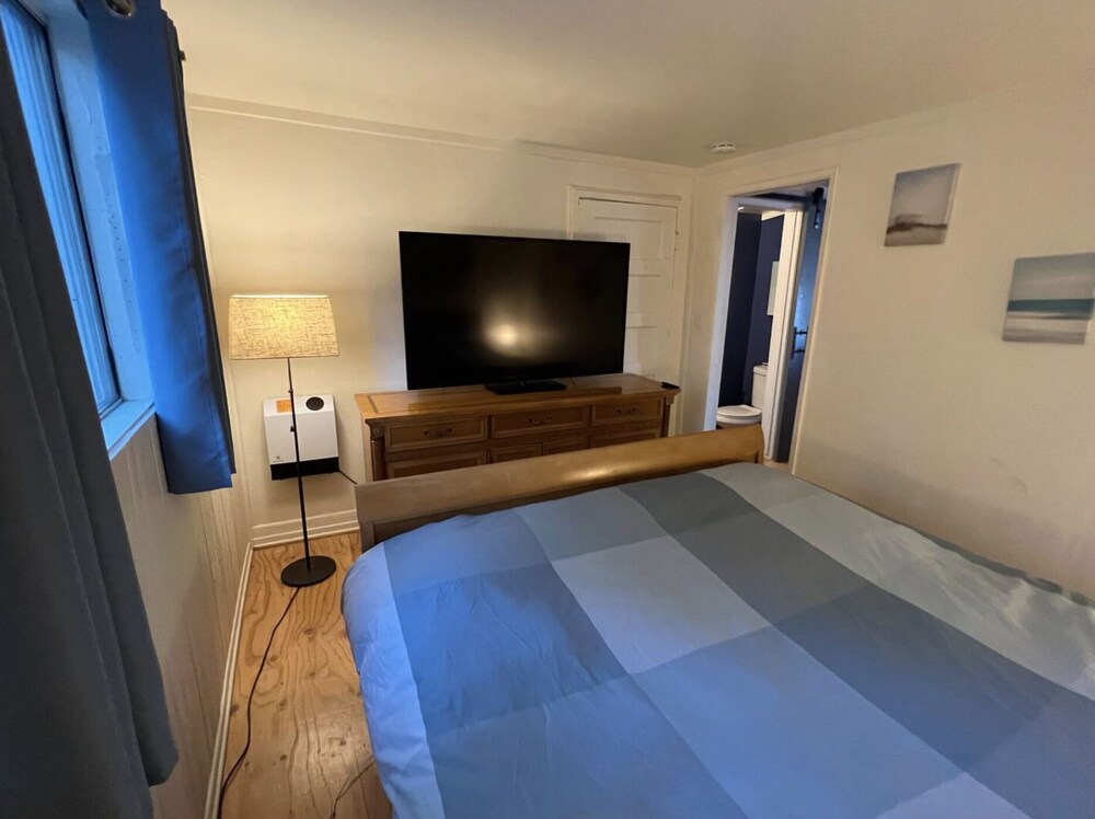 Cozy Cottage Getaway in the Mountains 20 min from the beach