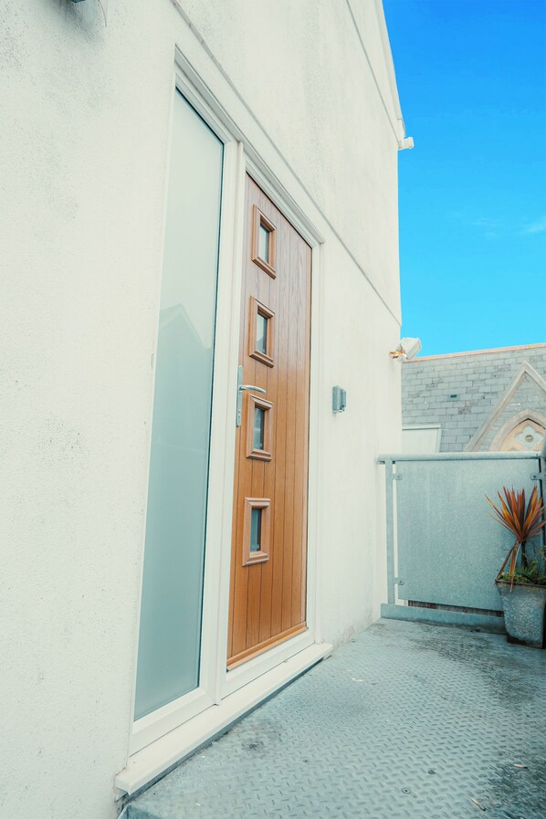 Exterior detail - 'Hidden Jewel' city centre + Free Parking. (Plymouth)