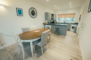 Dining - 'Hidden Jewel' city centre + Free Parking. (Plymouth)