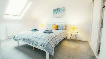 2 bedrooms, iron/ironing board, WiFi