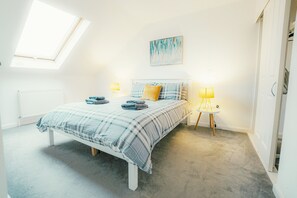 2 bedrooms, iron/ironing board, WiFi - 'Hidden Jewel' city centre + Free Parking. (Plymouth)