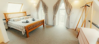 Beautiful House City Conversion, Free Parking.