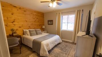 2 habitaciones, escritorio, tabla de planchar con plancha y wifi