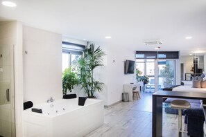 1 bedroom, WiFi - Deluxe Suite - Central - Beach - Pool - AC - Jacuzzi - Gym - WIFI (Corralejo)