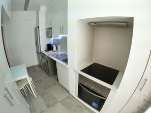 Geladeira, micro-ondas, fogão, lava-louças