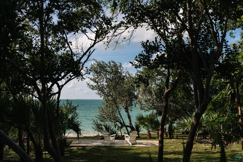 BRAND NEW & Waterfront 2bedroom 2bath ~ Lanai