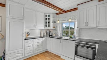 Coffee/tea maker, fridge, stovetop, dishwasher