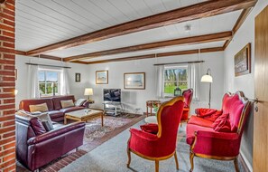 تلفزيون، مدفأة، كرة قدم الطاولة، تنس طاولة