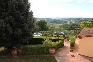 Property grounds - Beautiful private villa with private pool, hot tub, WIFI, A/C, TV, patio, close to San Gimignano (Tresanti)