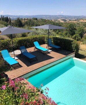 A heated pool - Beautiful private villa with WIFI, A/C, private pool, hot tub, TV, patio, close to San Gimignano (Tresanti)