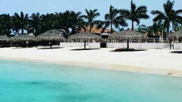Beach nearby, sun loungers, beach towels
