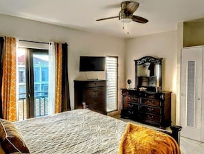 2 bedrooms, desk, iron/ironing board, free WiFi