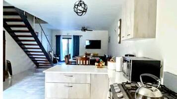 Coffee/tea maker, fridge, microwave, oven