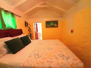 Standard Cabin, 1 Bedroom, Garden View, Mountainside | Individually decorated, individually furnished, free WiFi, bed sheets