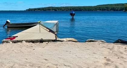 Stylish Sandy Beach 4-Bed Waterfront
