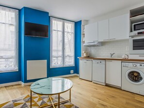 Kylskåp, mikrovågsugn, ugn och diskmaskin