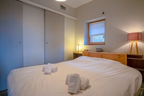 3 Schlafzimmer, Bügeleisen/Bügelbrett, Bettwäsche