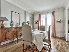 Dining - Appartement Caulain - Welkeys (Paris)
