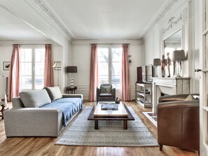 TV - Appartement Caulain - Welkeys (Paris)