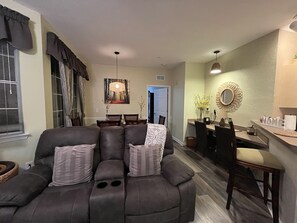 Living area - Home Sweet Home 1 (Davenport)