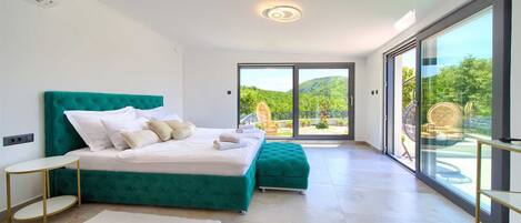 4 slaapkamers, een strijkplank/strijkijzer, gratis wifi, beddengoed