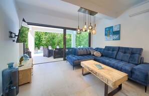 TV - Villa Modruna with Pool and Wellness (Grižane)
