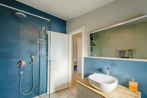 淋浴設備、提供毛巾