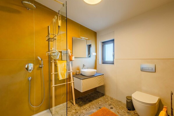 淋浴設備、提供毛巾