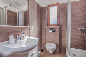 Douche, serviettes fournies